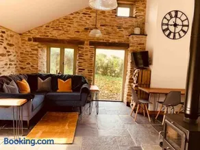Detached Barn in Tamar Valley, EV charging included - Image 4