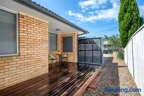 Prickly Pear Stays in Adamstown - Image 5