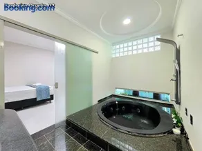 Casa em ótima localização até 8 pessoas área nobre - Image 3