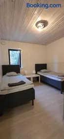 Spacious 7BR Villa with Parking for Large Groups - Image 4