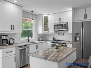Modern and Stylish 5 Bedroom Home in Cranberry/Pittsburg - Image 1