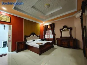 De Hanami Homestay Setrayasa - Image 2