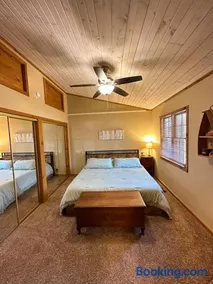Cozy Beaver Lake Getaway - Image 1