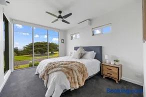 Crystal Palace Kilcunda, Luxury Coastal Retreat with Ocean Views, Spa, Fireplace, EV-Ready, Pet-Friendly Comfort - Image 2