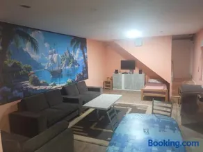 Red Apartman - Image 4