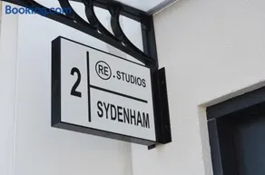 Deluxe and Modern Studio Apartment in Sydenham - Image 2