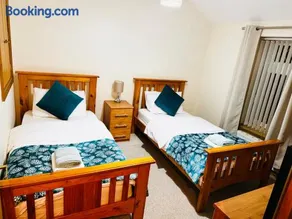 Gethin Lodge cosy Holiday cottage Near BPW with secure double garage with cctv sleeps up to 6 guests - Image 3