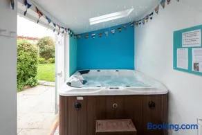 Opposite the beach, hot tub & sauna, sleeps 16 - Image 2