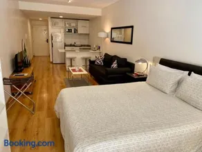 Apartamento Céntrico y Moderno con Balcon, Piscina, Gimnasio y Laundry - Image 1