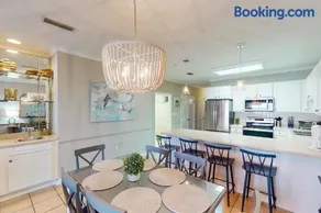 Beachfront at Marlin Key Dazzling Views Pool & Private Boardwalk to Sand - Image 3