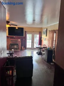 Cozy Room In Downey - Image 2