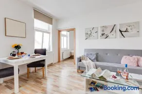 Comfy Apartment with Bedroom Nook - Image 3