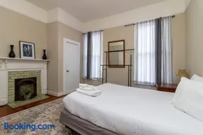 Cozy Downtown Back Unit - The Sunny Southern Manse - Image 1