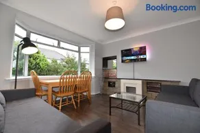 Sighthill 3 Bedrooms with Private Garden - Image 1