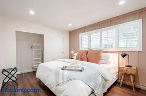 Elegant Retreat w/ Game room in Heart of OC - Image 2