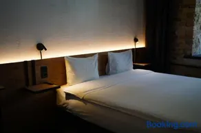 Globe Runner Rooms & Dorms - Image 2