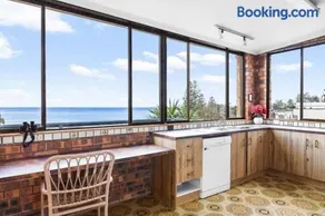 Surfers Retreat with access to the beach - Image 4