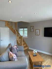 River cottage - Image 4
