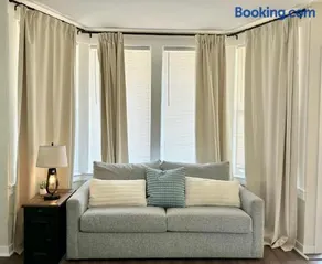 DT Stylish & Newly Renovated Home 2BR Sea Tac 6 Miles with AC - Image 4