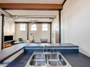 Sleepover 2BD 1BA Condos Downtown Springfield - Image 2