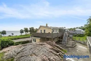 Beautifull 2-Room Apartment With Sea View - Image 2