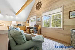 Riverbend Perch - River-view retreat for 2 with kitchen, patio, AC, Wi-Fi - Image 4