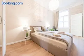 Downtown Heart Suite with 2 baths AC and Free Parking - Image 2