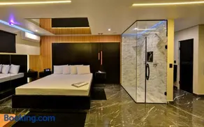 Point Motel - Image 3