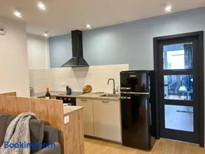 Apartament przy Rynku z Tarasem i Parkingiem - Blisko PreZero Arena - Image 4