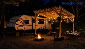 Camper on the New River in Todd, NC - Image 1