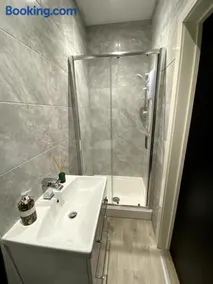 Malthouse Court 1 Bed Apartment in Reading - Image 5