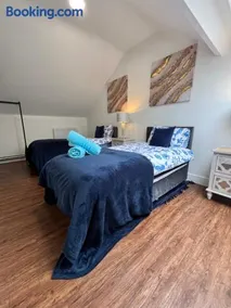 3 Bedroom Cardiff Bay Apartment - Image 3