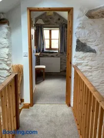 Abercelyn Cottages - Tithe Barn 1 - Image 2
