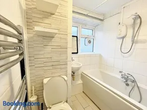 Cosy Croydon Apt Sleeps 5 - Image 3