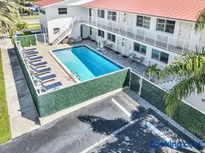 The Shores Hotel - Image 4