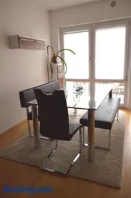 Yeti Lux - Central City Loft - Image 4