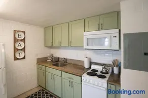 Ground Level Beachfront Studio - Image 2