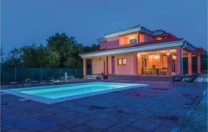 Four-Bedroom Holiday Home In Bilice - Image 1