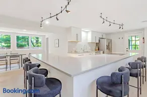 Modern 3BR With Big Kitchen & TV Rm - Image 2