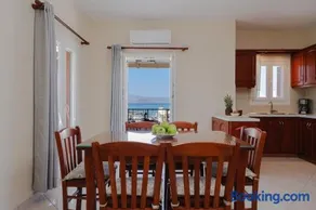 Sea View Spacious Apartment 50m from beach - Image 2