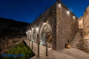 Stone Luxury Suites - Adults Only - Image 5