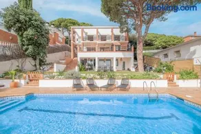Villa Nova Vida Barcelona - Image 1