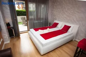 Gentleman Dog Apartment - Image 3