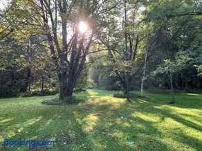 La Datcha 20 Acres Private Spa, with Pool, Jacuzzi & Wood Burning Sauna - Image 2
