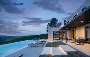 Villa Pine Tree - Image 1