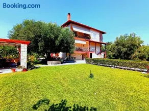 Giorgos Apartments - Image 1