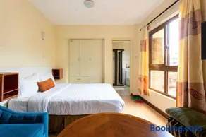 Museum Road Studio with Rooftop Pool - Image 1