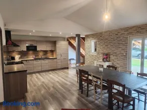 Spacieuse maison de vacances avec piscine à Arenthon - Image 2