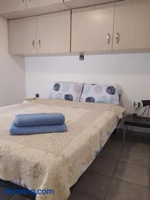Marousi Comfy Apartment with balcony - Image 3