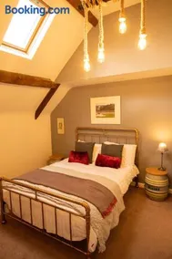 The Red Lion Arlingham - Image 2